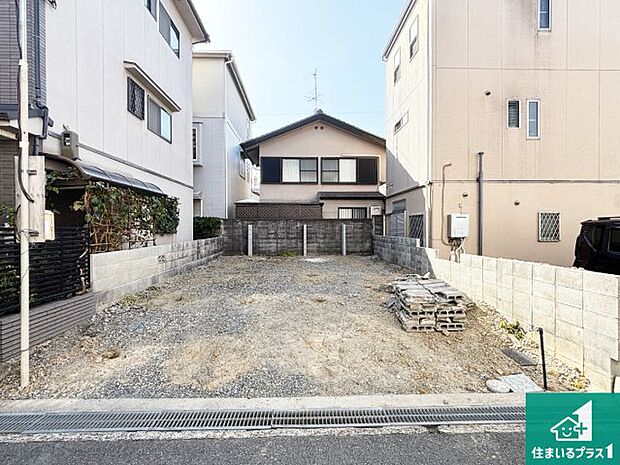 周辺は落ち着いた街並みの住宅地!子育てがしやすい住環境です!まだ未完成ですが、現地でしかわからない事もございます。是非一度ご覧ください。
