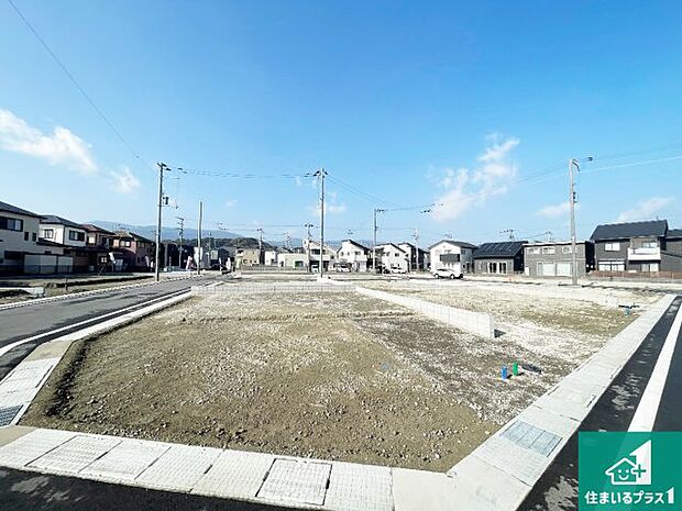 周辺は落ち着いた街並みの住宅地!子育てがしやすい住環境です!まだ未完成ですが、現地でしかわからない事もございます。是非一度ご覧ください。