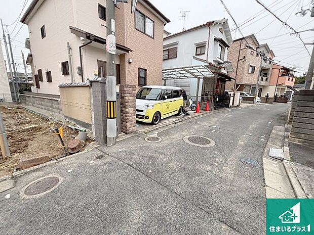 周辺は落ち着いた街並みの住宅地！子育てがしやすい住環境です！まだ未完成ですが、現地でしかわからない事もございます。是非一度ご覧ください。