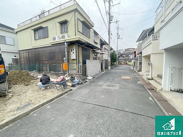 周辺は落ち着いた街並みの住宅地！子育てがしやすい住環境です！まだ未完成ですが、現地でしかわからない事もございます。是非一度ご覧ください。