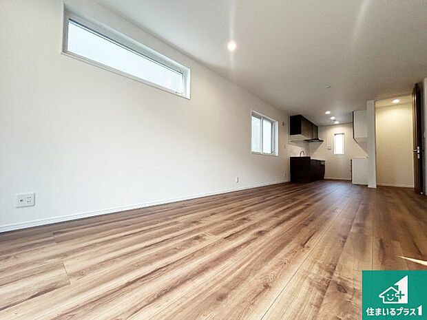 シンプルなリビングは、観葉植物等のインテリアを楽しめますね！パパ好みにも、ママ好みにも家具次第で雰囲気を変えることができます！