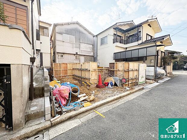 周辺は閑静な住宅街です。前面道路もしっかりと有りますので車の出し入れも安心ですよ!