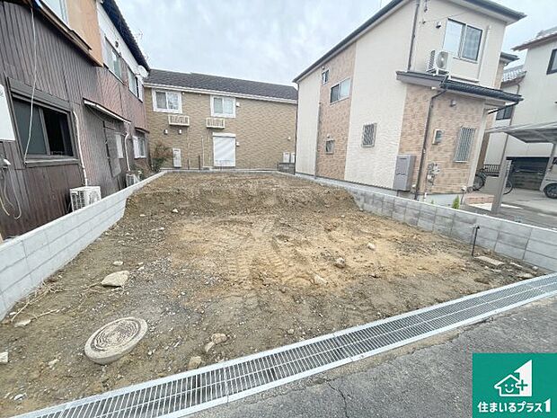 周辺は落ち着いた街並みの住宅地！子育てがしやすい住環境です！まだ未完成ですが、現地でしかわからない事もございます。是非一度ご覧ください。