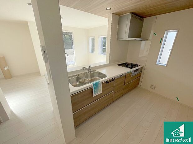 子供を見守りながらお料理が出来るため家族のコミュニケーションか増えます♪スペースが広く確保されている為お子様が大きくなったときは一緒に料理を楽しめます♪