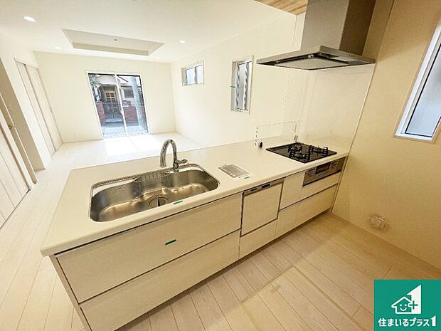 子供を見守りながらお料理が出来るため家族のコミュニケーションか増えます♪スペースが広く確保されている為お子様が大きくなったときは一緒に料理を楽しめます♪