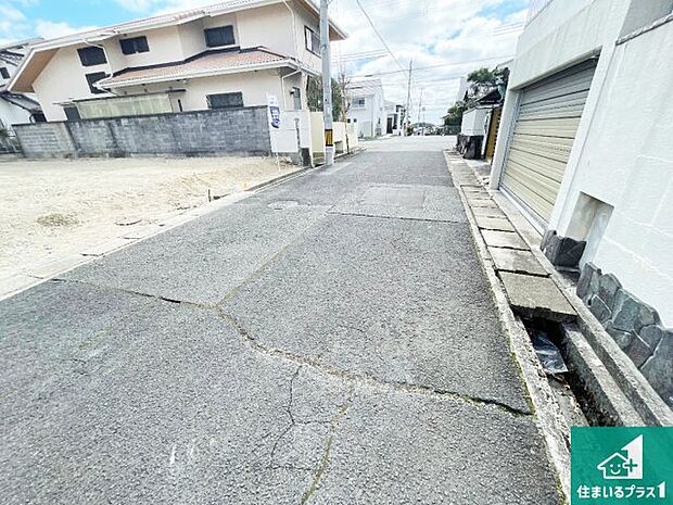 周辺は落ち着いた街並みの住宅地！子育てがしやすい住環境です！まだ未完成ですが、現地でしかわからない事もございます。是非一度ご覧ください。