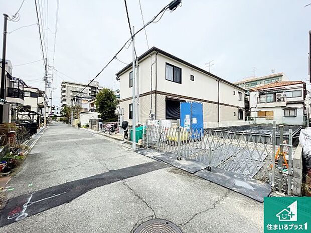 周辺は落ち着いた街並みの住宅地!子育てがしやすい住環境です!まだ未完成ですが、現地でしかわからない事もございます。是非一度ご覧ください。