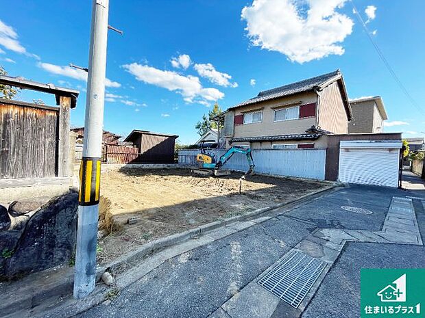周辺は閑静な住宅街です。前面道路もしっかりと有りますので車の出し入れも安心ですよ!