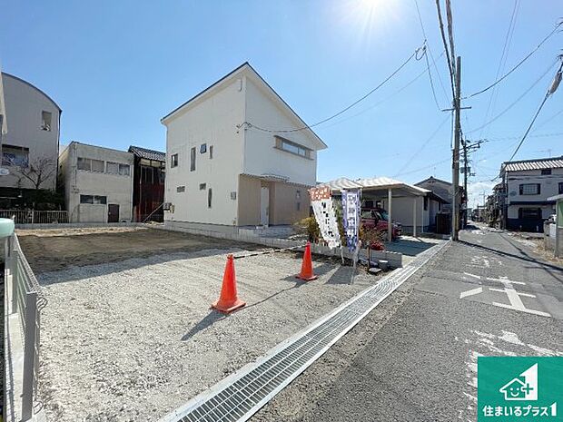周辺は閑静な住宅街です。前面道路もしっかりと有りますので車の出し入れも安心ですよ!