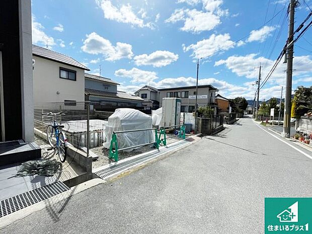 周辺は閑静な住宅街です。前面道路もしっかりと有りますので車の出し入れも安心ですよ!