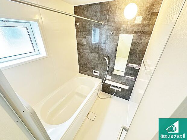 周辺は落ち着いた街並みの住宅地!子育てがしやすい住環境です!まだ未完成ですが、現地でしかわからない事もございます。是非一度ご覧ください。