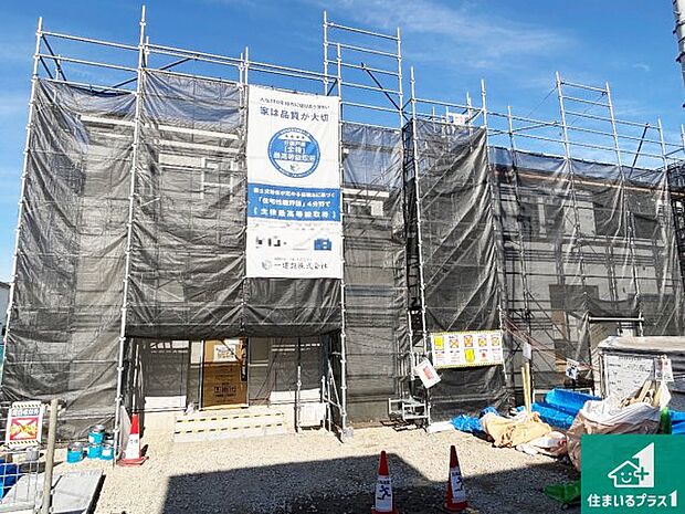 周辺は閑静な住宅街です。前面道路もしっかりと有りますので車の出し入れも安心ですよ!