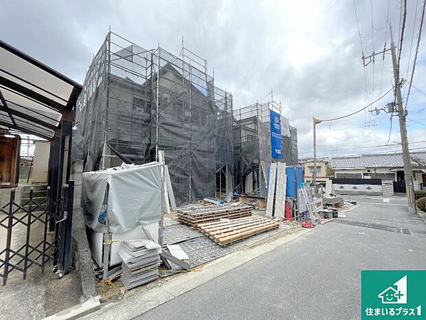 周辺は閑静な住宅街です。前面道路もしっかりと有りますので車の出し入れも安心ですよ！