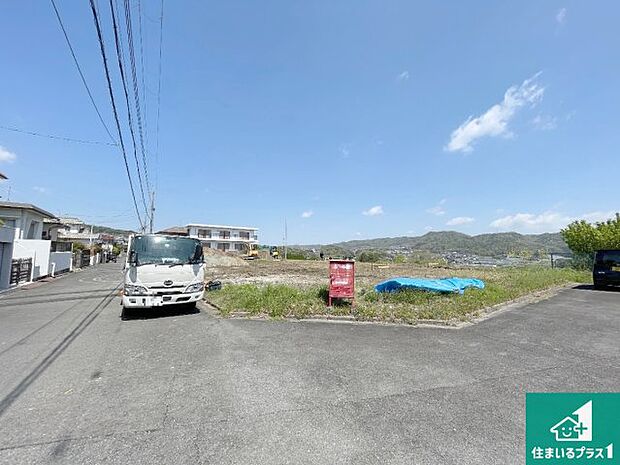 周辺は閑静な住宅街です。前面道路もしっかりと有りますので車の出し入れも安心ですよ!