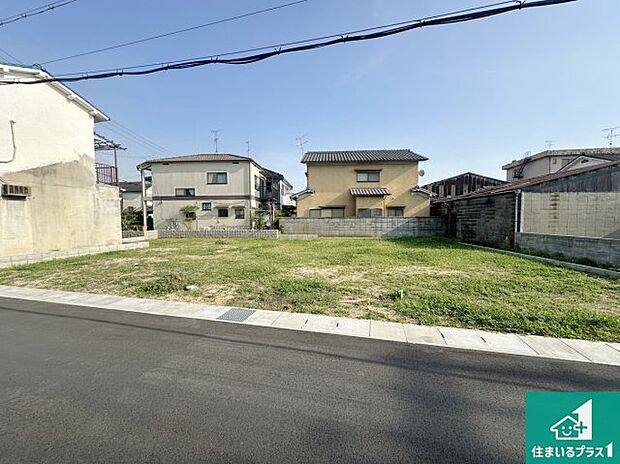 周辺は落ち着いた街並みの住宅地!子育てがしやすい住環境です!まだ未完成ですが、現地でしかわからない事もございます。是非一度ご覧ください。