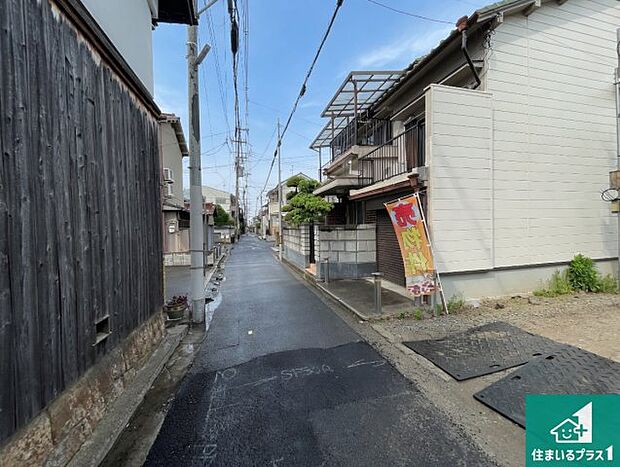周辺は落ち着いた街並みの住宅地!子育てがしやすい住環境です!まだ未完成ですが、現地でしかわからない事もございます。是非一度ご覧ください。