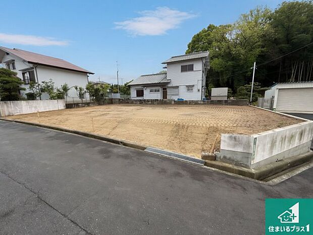 周辺は落ち着いた街並みの住宅地!子育てがしやすい住環境です!まだ未完成ですが、現地でしかわからない事もございます。是非一度ご覧ください。