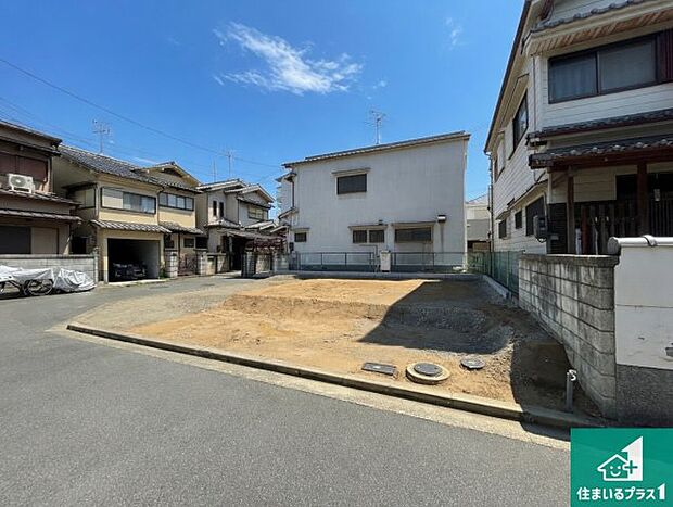 周辺は落ち着いた街並みの住宅地!子育てがしやすい住環境です!まだ未完成ですが、現地でしかわからない事もございます。是非一度ご覧ください。