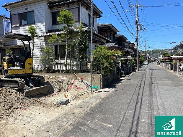 周辺は落ち着いた街並みの住宅地!子育てがしやすい住環境です!まだ未完成ですが、現地でしかわからない事もございます。是非一度ご覧ください。
