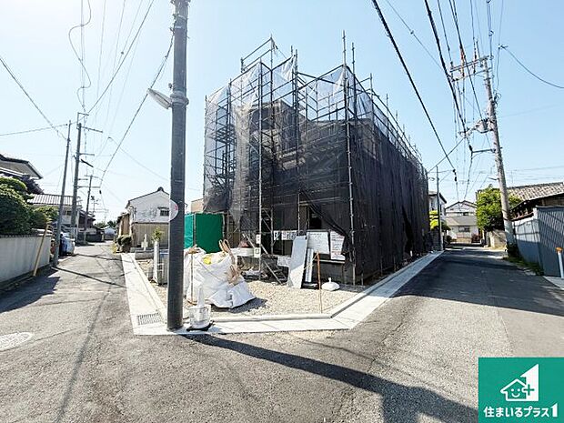 周辺は落ち着いた街並みの住宅地！子育てがしやすい住環境です！まだ未完成ですが、現地でしかわからない事もございます。是非一度ご覧ください。