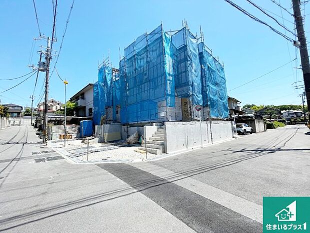 周辺は落ち着いた街並みの住宅地!子育てがしやすい住環境です!まだ未完成ですが、現地でしかわからない事もございます。是非一度ご覧ください。