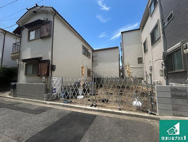 周辺は落ち着いた街並みの住宅地!子育てがしやすい住環境です!まだ未完成ですが、現地でしかわからない事もございます。是非一度ご覧ください。