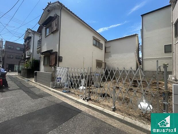 周辺は落ち着いた街並みの住宅地！子育てがしやすい住環境です！まだ未完成ですが、現地でしかわからない事もございます。是非一度ご覧ください。