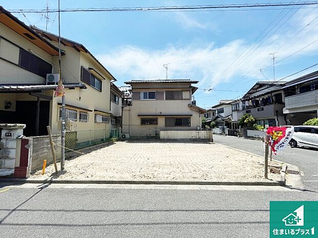 周辺は落ち着いた街並みの住宅地!子育てがしやすい住環境です!まだ未完成ですが、現地でしかわからない事もございます。是非一度ご覧ください。