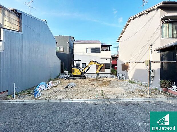 周辺は落ち着いた街並みの住宅地!子育てがしやすい住環境です!まだ未完成ですが、現地でしかわからない事もございます。是非一度ご覧ください。