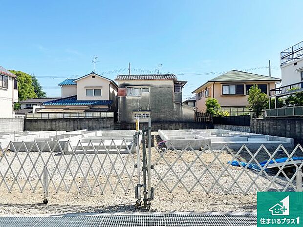 周辺は落ち着いた街並みの住宅地！子育てがしやすい住環境です！まだ未完成ですが、現地でしかわからない事もございます。是非一度ご覧ください。