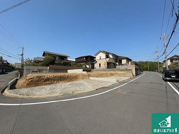 周辺は落ち着いた街並みの住宅地！子育てがしやすい住環境です！まだ未完成ですが、現地でしかわからない事もございます。是非一度ご覧ください。