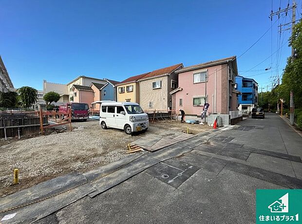 周辺は落ち着いた街並みの住宅地！子育てがしやすい住環境です！まだ未完成ですが、現地でしかわからない事もございます。是非一度ご覧ください。
