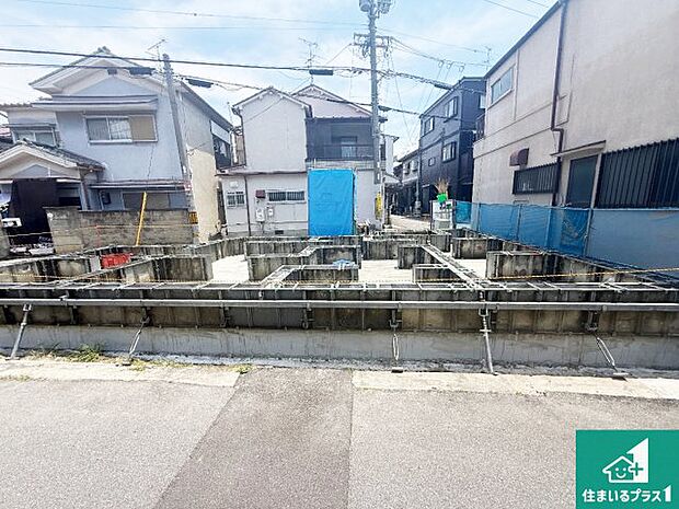 周辺は落ち着いた街並みの住宅地！子育てがしやすい住環境です！まだ未完成ですが、現地でしかわからない事もございます。是非一度ご覧ください。