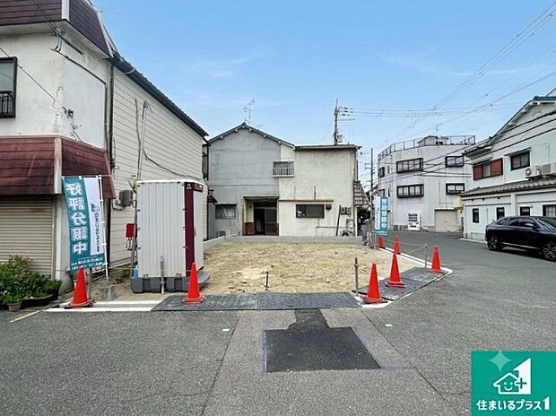 周辺は落ち着いた街並みの住宅地！子育てがしやすい住環境です！まだ未完成ですが、現地でしかわからない事もございます。是非一度ご覧ください。
