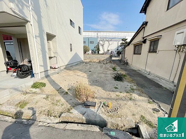 周辺は落ち着いた街並みの住宅地！子育てがしやすい住環境です！まだ未完成ですが、現地でしかわからない事もございます。是非一度ご覧ください。