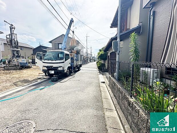 周辺は閑静な住宅街です。前面道路もしっかりと有りますので車の出し入れも安心ですよ!