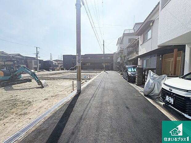 周辺は閑静な住宅街です。前面道路もしっかりと有りますので車の出し入れも安心ですよ!