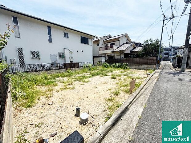 周辺は落ち着いた街並みの住宅地!子育てがしやすい住環境です!まだ未完成ですが、現地でしかわからない事もございます。是非一度ご覧ください。