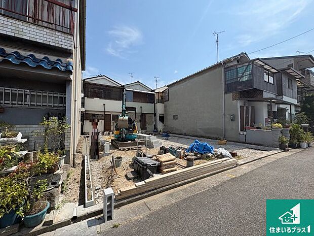 周辺は落ち着いた街並みの住宅地!子育てがしやすい住環境です!まだ未完成ですが、現地でしかわからない事もございます。是非一度ご覧ください。