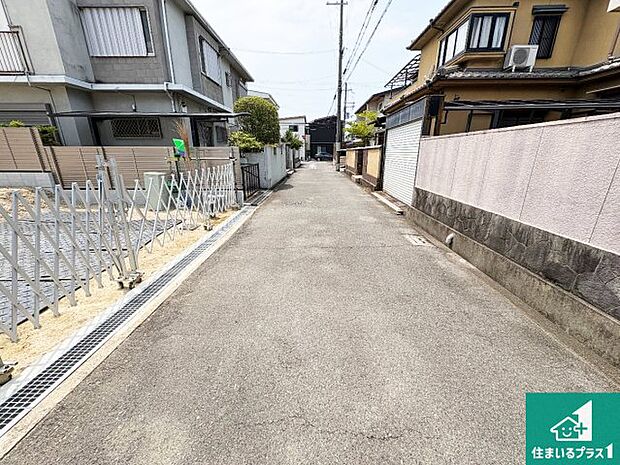 周辺は落ち着いた街並みの住宅地!子育てがしやすい住環境です!まだ未完成ですが、現地でしかわからない事もございます。是非一度ご覧ください。