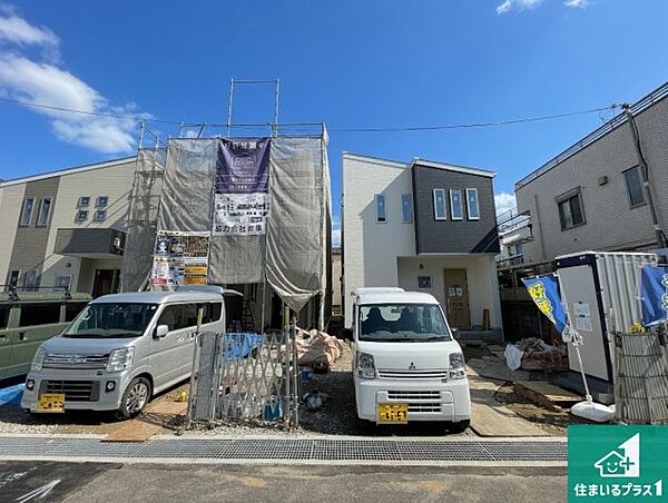周辺は落ち着いた街並みの住宅地！子育てがしやすい住環境です！まだ未完成ですが、現地でしかわからない事もございます。是非一度ご覧ください。