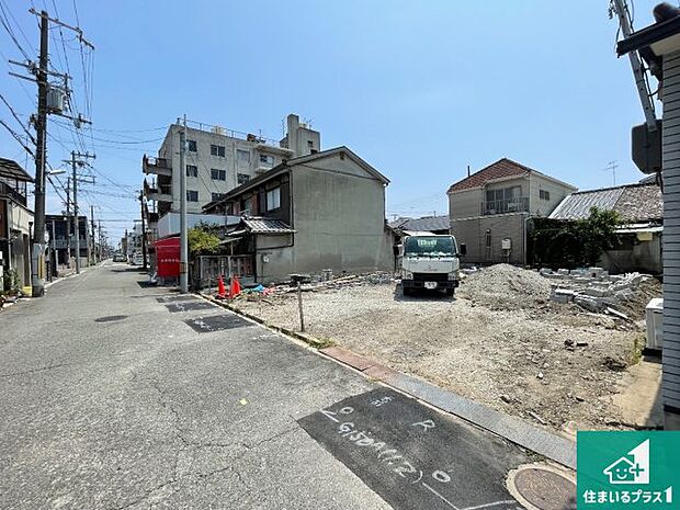 周辺は落ち着いた街並みの住宅地!子育てがしやすい住環境です!まだ未完成ですが、現地でしかわからない事もございます。是非一度ご覧ください。
