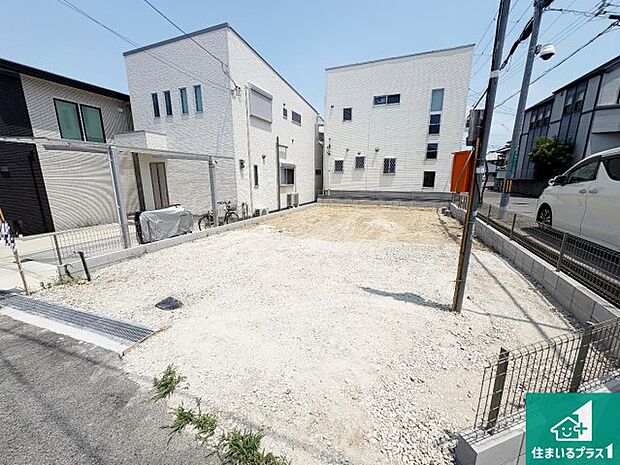 周辺は落ち着いた街並みの住宅地!子育てがしやすい住環境です!まだ未完成ですが、現地でしかわからない事もございます。是非一度ご覧ください。