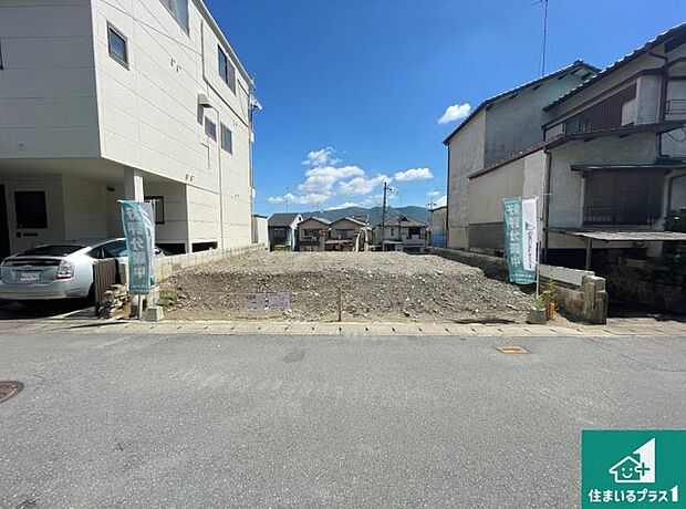 周辺は落ち着いた街並みの住宅地!子育てがしやすい住環境です!まだ未完成ですが、現地でしかわからない事もございます。是非一度ご覧ください。