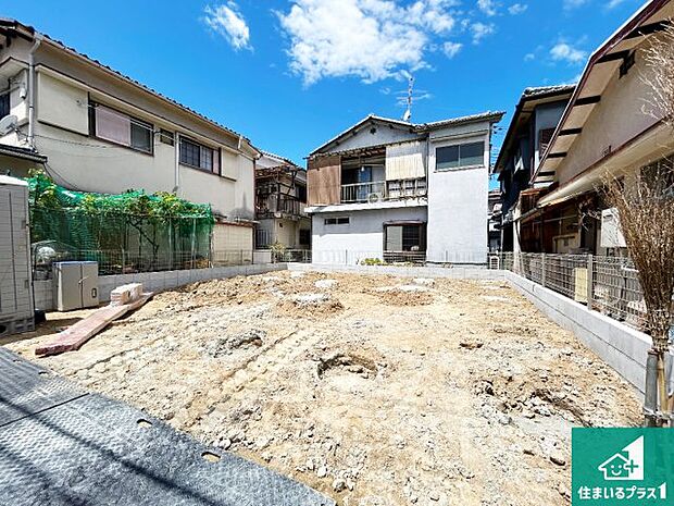 現在はこんな感じです。完成までが待ち遠しいですね。現在建築中!落ち着いた街並みで新生活を始めることが出来そう!周辺の物件も併せてご紹介させて頂きます!