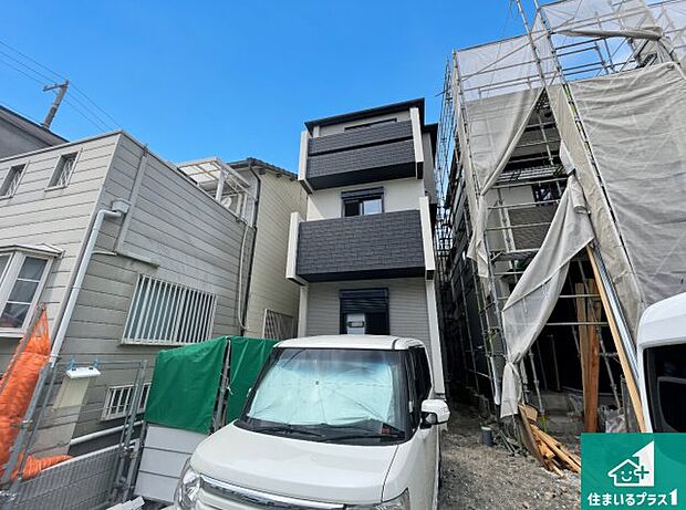 周辺は落ち着いた街並みの住宅地!子育てがしやすい住環境です!まだ未完成ですが、現地でしかわからない事もございます。是非一度ご覧ください。