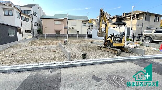 周辺は落ち着いた街並みの住宅地!子育てがしやすい住環境です!まだ未完成ですが、現地でしかわからない事もございます。是非一度ご覧ください。