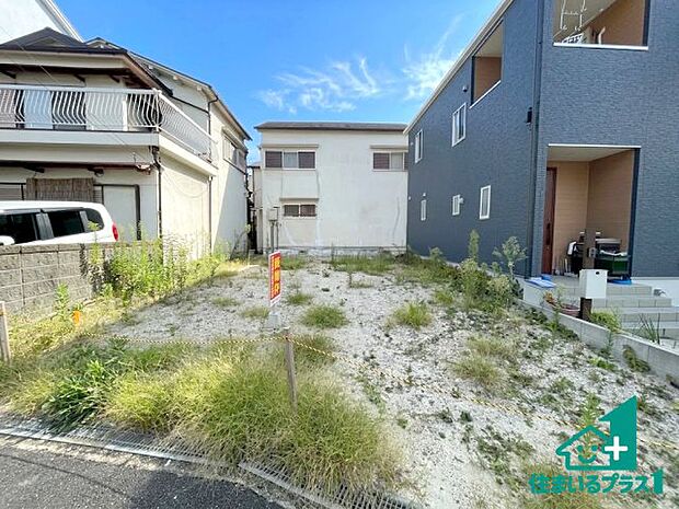 周辺は落ち着いた街並みの住宅地!子育てがしやすい住環境です!まだ未完成ですが、現地でしかわからない事もございます。是非一度ご覧ください。
