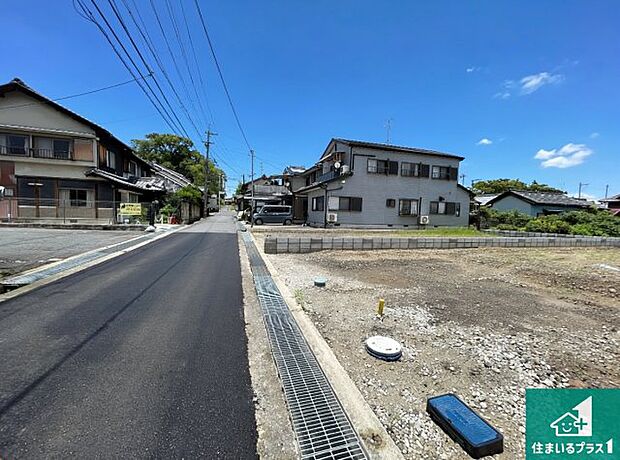 周辺は閑静な住宅街です。前面道路もしっかりと有りますので車の出し入れも安心ですよ!