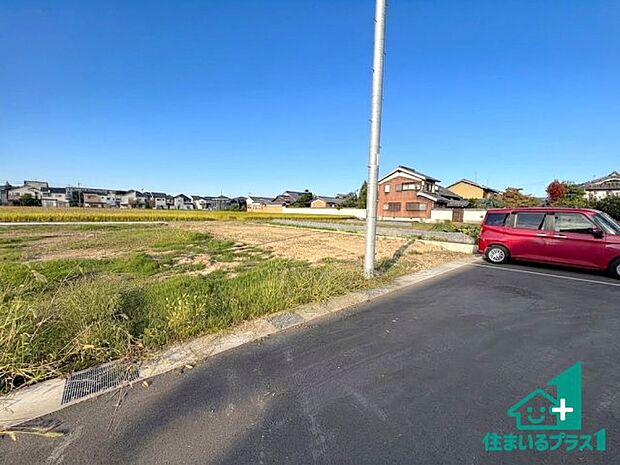 周辺は落ち着いた街並みの住宅地!子育てがしやすい住環境です!まだ未完成ですが、現地でしかわからない事もございます。是非一度ご覧ください。